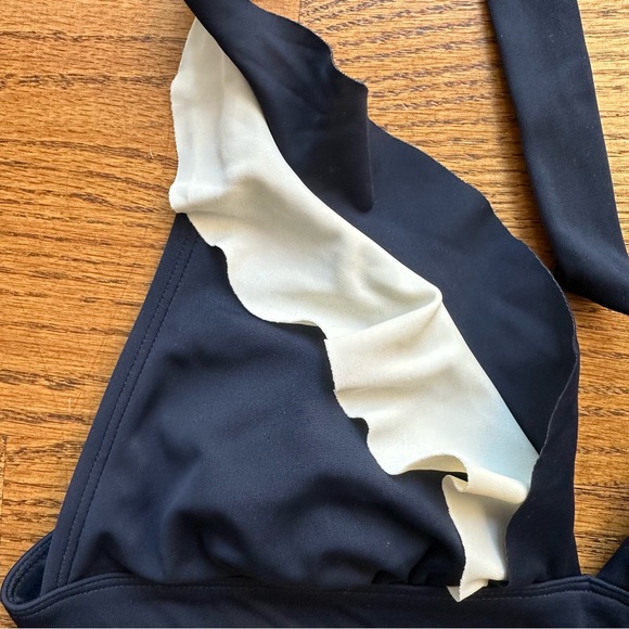 Boden Women’s Wireless bikini top blue And Ivory size 6 with ruffles And ruching - Picture 9 of 16
